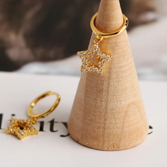 Huggie hoop 16K gold star Rhinestone Festival casual hoop earrings 💖2/$30 - Picture 15 of 15